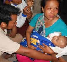 Ibu Muda Bacok Istri Tetangga dan Bayinya