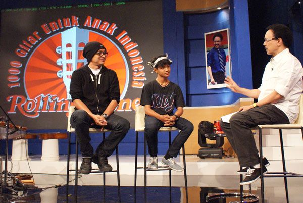 1000 Gitar Untuk Anak Indonesia di Kick Andy (Bag. 2)