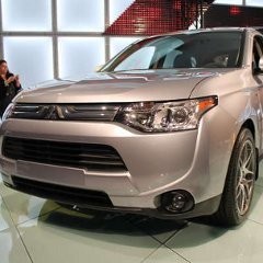Mitsubishi Perlihatkan Outlander Anyar