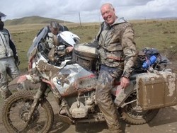 Kakek 66 Tahun Naik Motor dari Wales ke Thailand