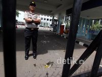 Kantor Kemendagri Dilempari Telur Busuk