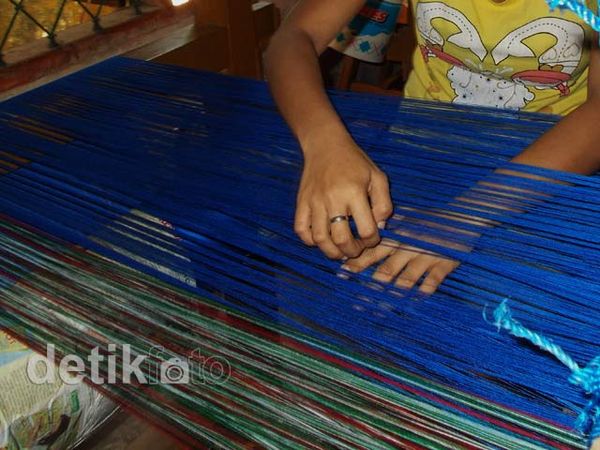 Beginilah Tenun Buton Dibuat