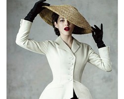 Foto: Sensualitas Marion Cotillard Mengenakan Dior