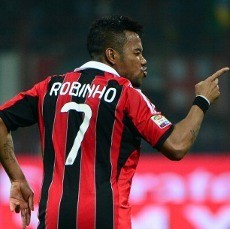 Robinho Belum Akan Tinggalkan Milan
