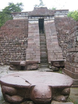 Candi Sukuh  Nan Eksotik   