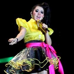 Penampilan Cetar Membahana Syahrini