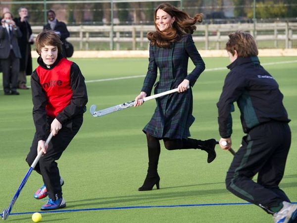 Hamil, Kate Middleton Masih Sempat Main Hoki