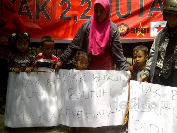 Buruh Tuntut Upah Layak