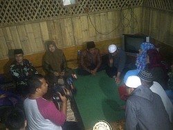 Aceng Fikri Temui Fany Octora di Pondok Pesantren di Garut