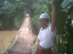 Menguji Nyali di Jembatan Mengenaskan di Jakarta