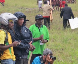 5 Tips Agar Lebih Akrab dengan Warga Lokal