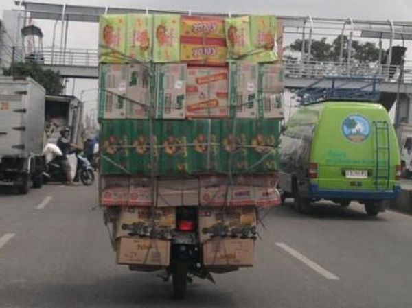 Motor Pengangkut Puluhan Kardus