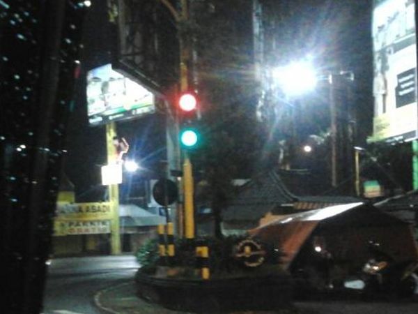 Lampu Lalu Lintas Galau