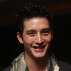 Mike Lewis Si Duda Keren