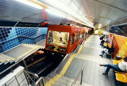 8 Transportasi Umum Ini Punya Bentuk Paling Aneh di Dunia