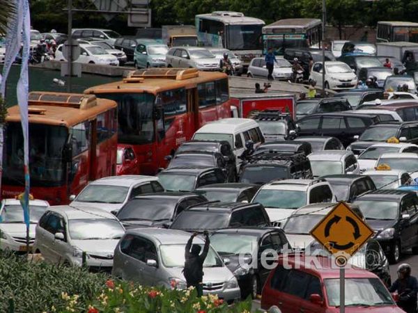 Ada Demo Buruh, Jalan Thamrin Macet