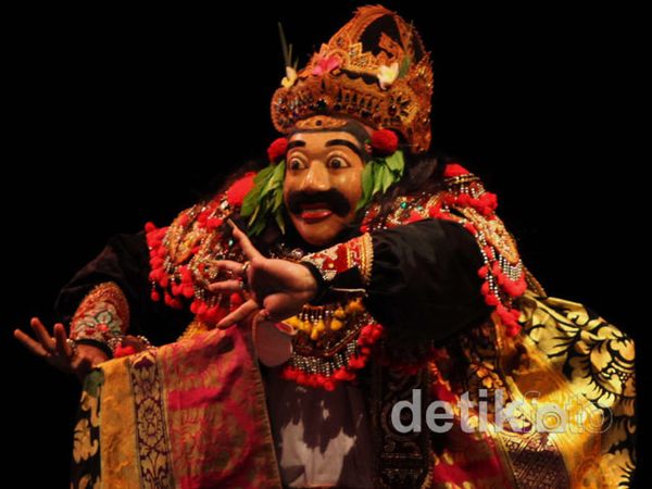 Para Maestro Tari Topeng Unjuk Kebolehan