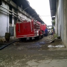 Api Hanya Melalap Gulungan Benang di Pabrik Sunson