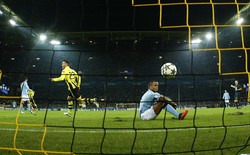 Gol semata wayang Dortmund pada laga ini tercipta di babak kedua oleh Julian Schieber. REUTERS/Ina Fassbender.