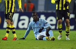 Kekecewaaan Mario Balotelli setelah gagal mencetak gol. REUTERS/Ina Fassbender.