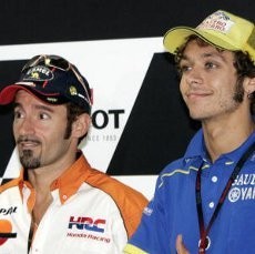 Rossi Menanti Folbek Biaggi