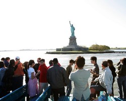 Menyamar Jadi Warga Lokal Bikin Liburan Lebih Seru, Ini Caranya!