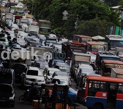 Jokowi Harus Berani Batasi Kendaraan atau Jakarta Macet Total 2014