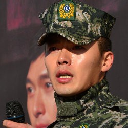 Hyun Bin Nangis Mengenang Tak Bisa Berakting Selama Wamil