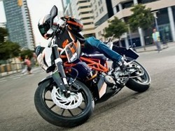 KTM Duke 390 Versi Full-fairing Siap Lahir