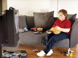 Anak Obesitas Lebih Mudah Tergoda Oleh Iklan Makanan