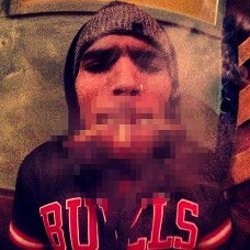 Pamer Foto Sedang Isap 3 Batang Ganja, Chris Brown Dikritik