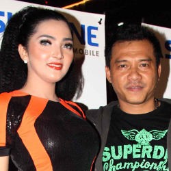Ashanty & Anang Tahun Baruan Tanpa Anak-anak