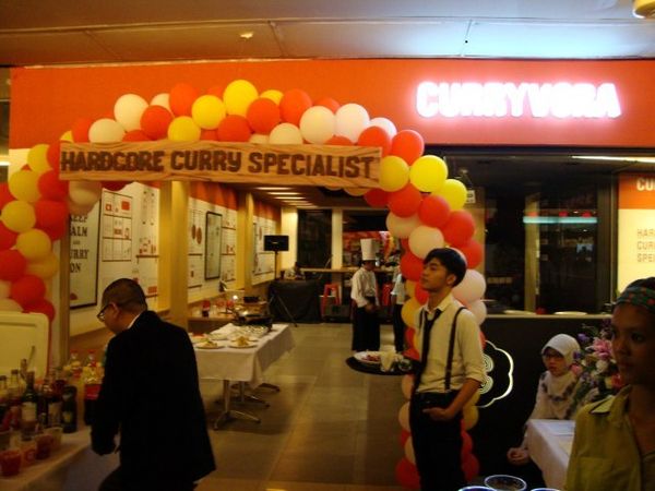 Bebas Berkreasi dengan Kari di Curryvora