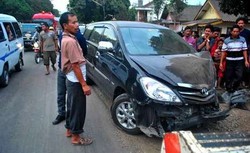 Melihat Kecelakaan di Jalan? Ini Tindakan yang Harus Dilakukan 