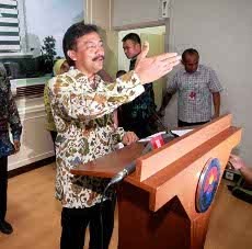 Andi Pamitan dengan Pegawai Kemenpora, dari Deputi Hingga Tukang Sapu