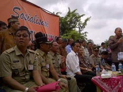 Jokowi Temui Warga Pinggir Ciliwung di Kampung Pulo