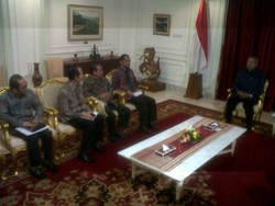 Dikawal Djoko Suyanto, 5 Pimpinan KPK Temui SBY