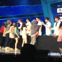 High Five, 2PM Bikin Histeris 300 Fans Jakarta