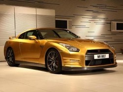 Nissan GT-R Emas Usain Bolt Laku Rp 1,85 Miliar