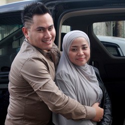 Pelukan Mesra Nassar untuk Muszdhalifah