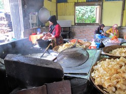 Ini Dia Pabriknya Keripik Sanjai!