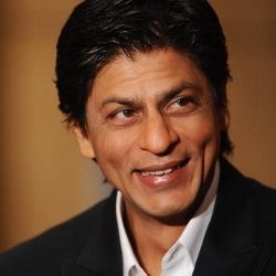 Penggemar Curi-curi Kesempatan Bertemu Shahrukh Khan