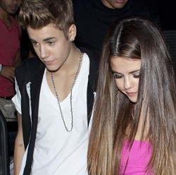 Mesranya...Justin Bieber Perlakukan Selena Bak Seorang Puteri