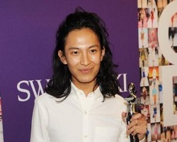Alexander Wang Siap Rilis Lini Busana Couture Untuk Balenciaga?