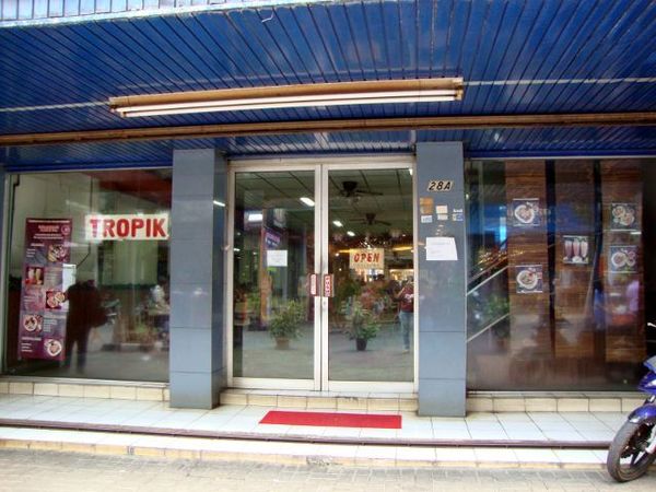 Mampir ke Resto Jadul Demi Mie dan Es Krim Legendaris