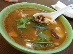 Disengat Lezatnya Spicy Seafood Basil si Belalang