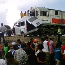 KA Tabrak Mobil di Cirebon, 1 Orang Tewas