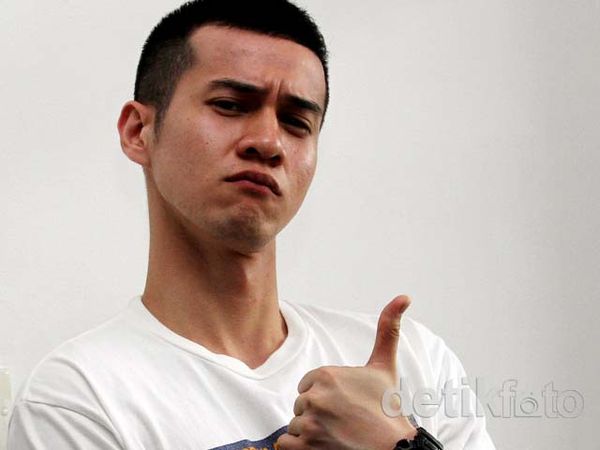 Si Ganteng Herjunot Ali