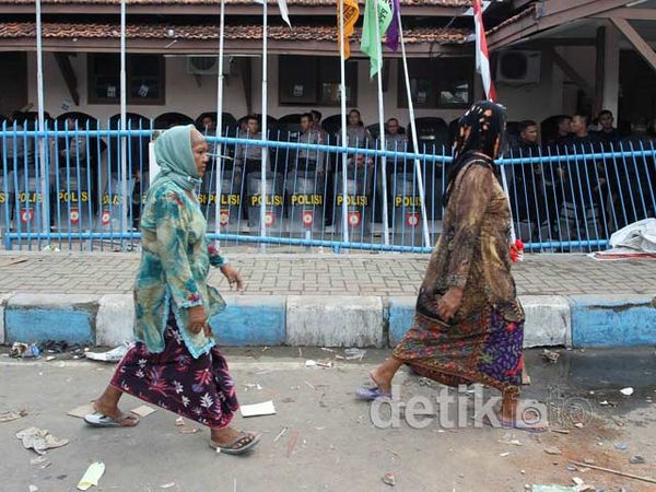 Polisi Jaga Ketat KPUD Bangkalan