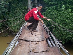 Dede Yusuf Keliling Depok, Sambangi Area Publik hingga Jembatan Gantung